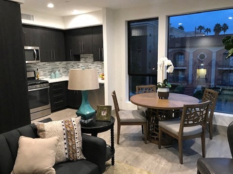 115 S. St Andrews Place 2-3 Beds Apartment, Townhouse for Rent - Photo Gallery 7